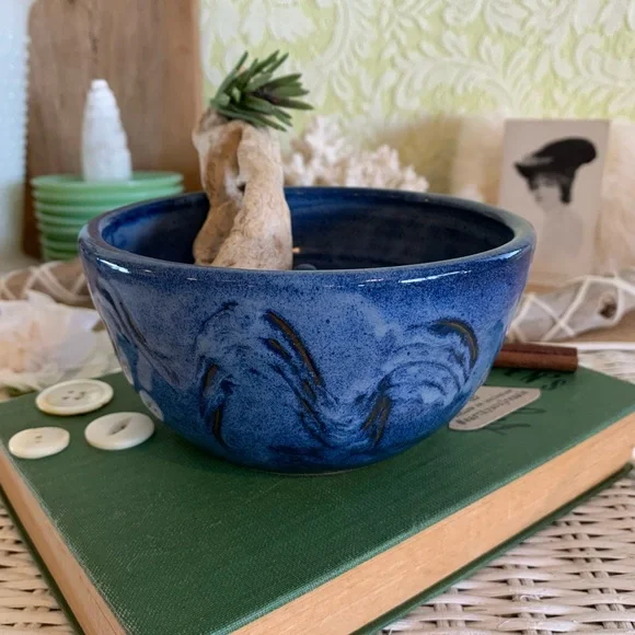 Vintage Handmade Pottery Bowl 🥣 Unique Home Decor / Kitchen / Gift / Baking - Picture 4 of 11